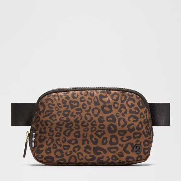 lululemon Everywhere Belt Bag in Leopardo Shift Midi Desert Khaki Multi/Night Br - Picture 1 of 1